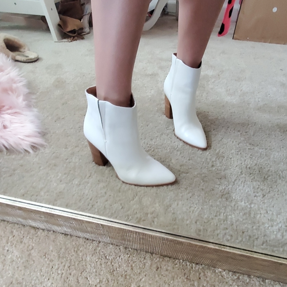 HALOGEN white booties
